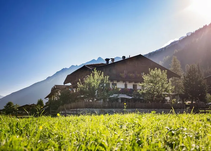 Brunnenhof Отель Нойштифт-им-Штубайталь