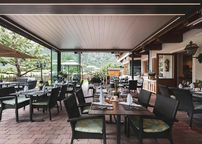 Brunnenhof Отель Нойштифт-им-Штубайталь