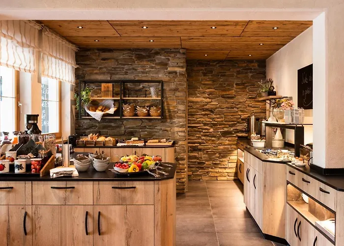 Brunnenhof Отель Нойштифт-им-Штубайталь