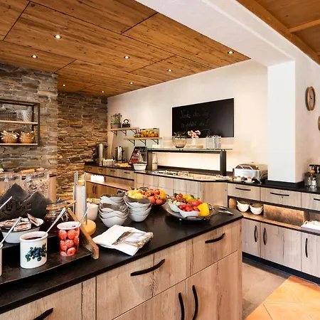 Brunnenhof ノイシュティフト・イム・シュトゥーバイタール